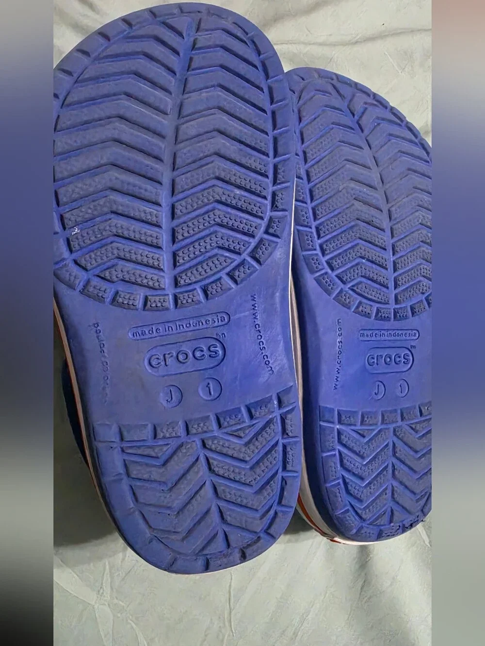 CROCS Kids Navy Blue Slip-On Clogs Size 1Y